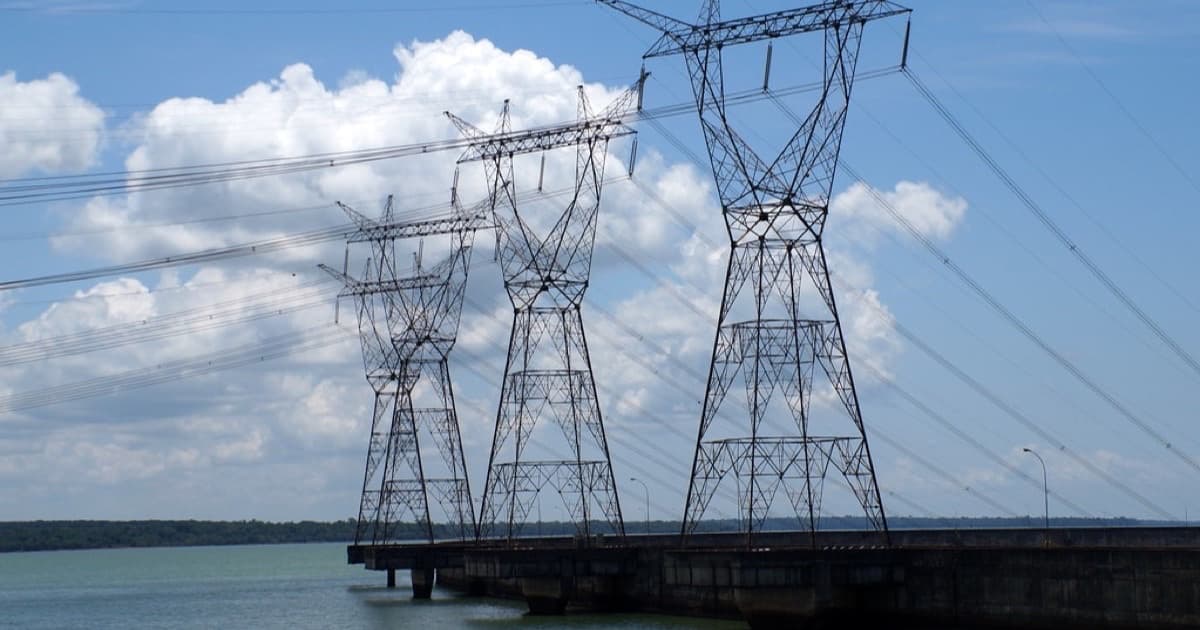 Power lines and Itaipu lake, featured image for Hoja de ruta GEO de seis meses para inversión industrial y producción verde