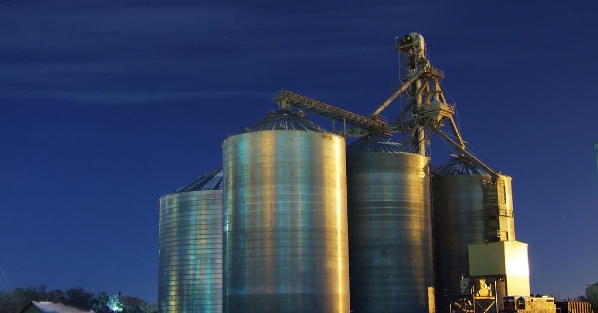 Bloomington Grain, featured image for Cómo convertir la visibilidad en IA en leads para agro, alimentos y exportación