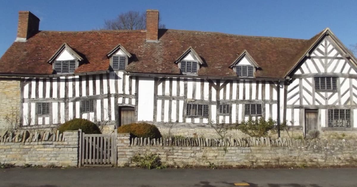 Mary Arden's House / Farm - Wilmcote - Palmer's Farmhouse, featured image for Por qué la arquitectura web importa para el GEO de real estate y construcción